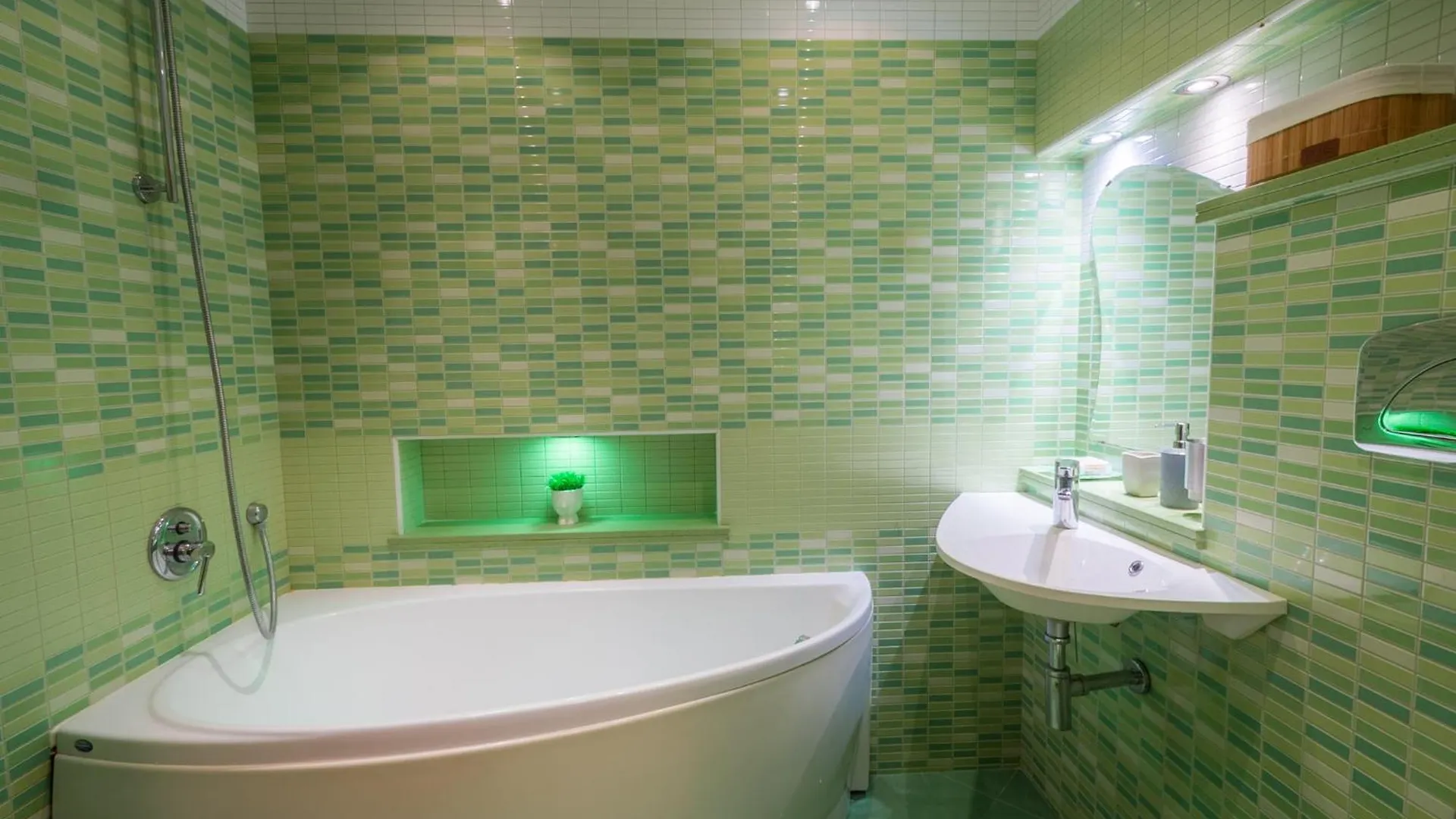 Top Center Spacious Apartment With Ac And Free Underground Parking Sófia Bulgária