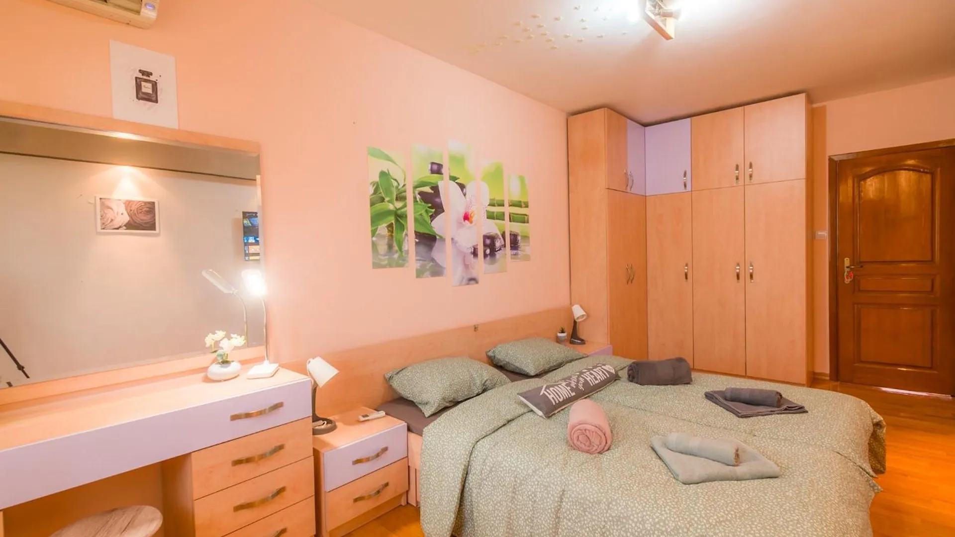 Top Center Spacious Apartment With Ac And Free Underground Parking Sófia