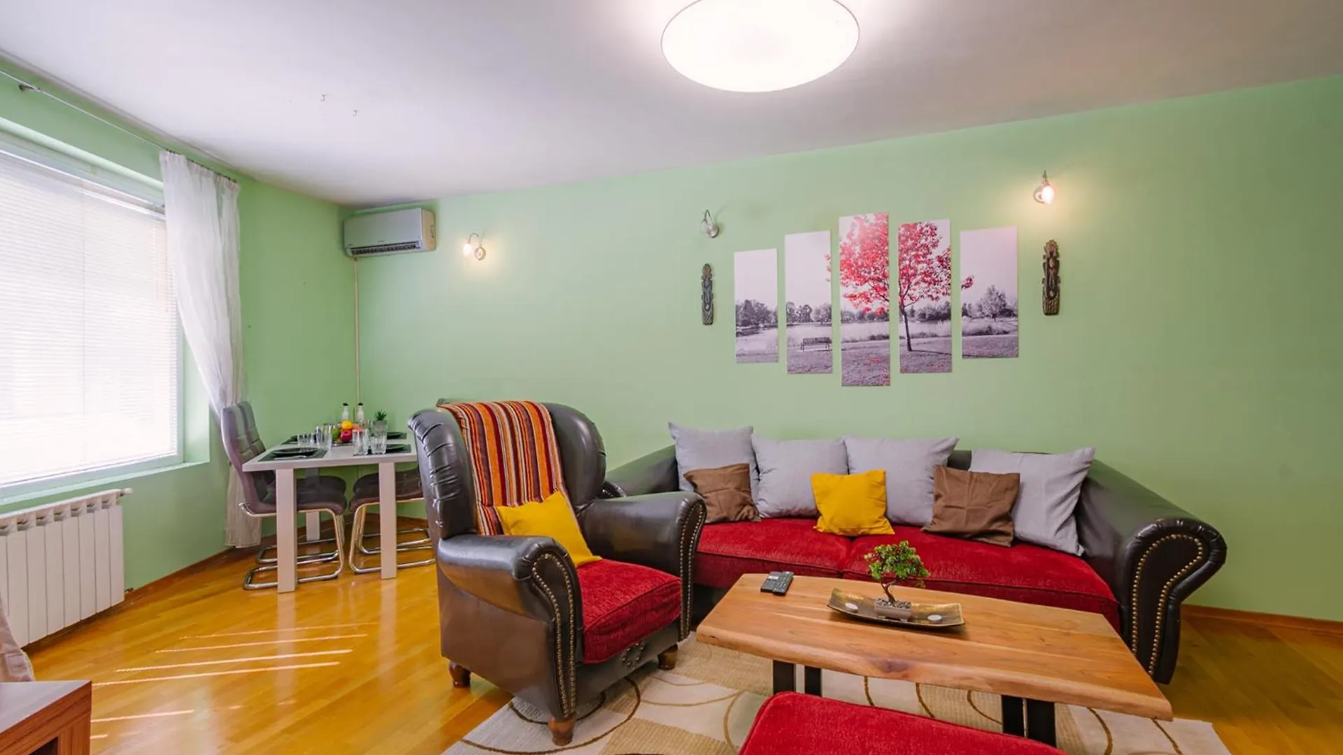 Top Center Spacious Apartment With Ac And Free Underground Parking Sófia